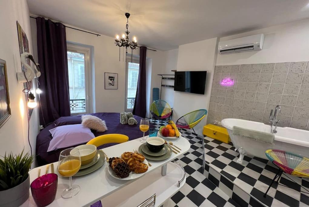 La Popart - Baignoire - Lit Rond Appartement Marseille