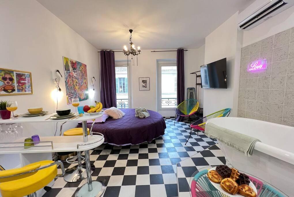 La Popart - Baignoire - Lit Rond Appartement Marseille