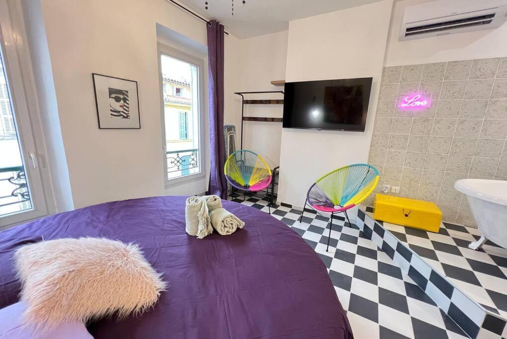 La Popart - Baignoire - Lit Rond Appartement