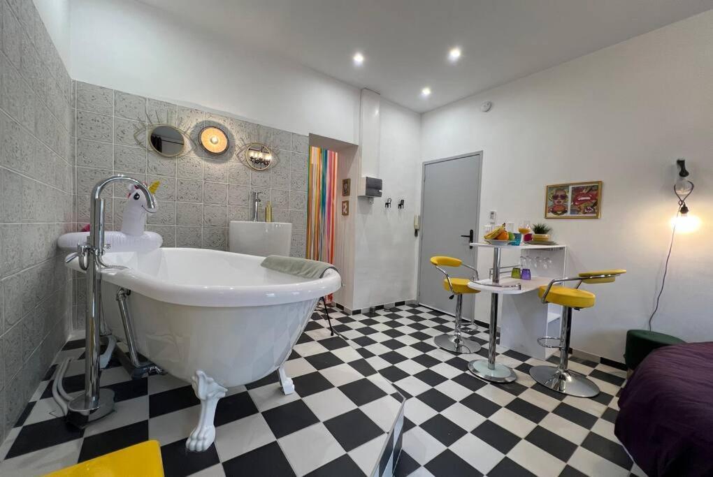 La Popart - Baignoire - Lit Rond *